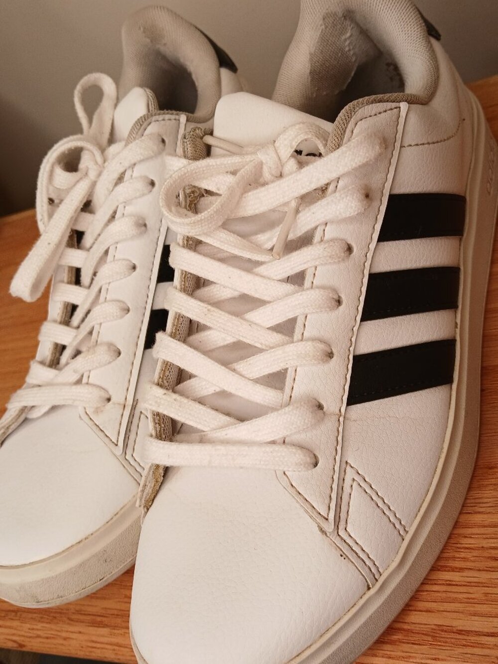 Adidas Women’s Sneakers Size 8 White Black Athletic Casual Shoes